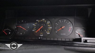 Lot 76 - 1990 VOLVO 740 GL S/R AUTO