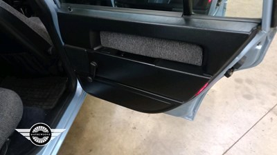Lot 76 - 1990 VOLVO 740 GL S/R AUTO