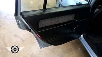 Lot 76 - 1990 VOLVO 740 GL S/R AUTO