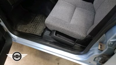 Lot 76 - 1990 VOLVO 740 GL S/R AUTO