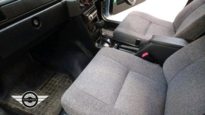 Lot 76 - 1990 VOLVO 740 GL S/R AUTO