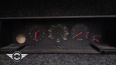 Lot 76 - 1990 VOLVO 740 GL S/R AUTO