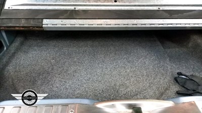 Lot 76 - 1990 VOLVO 740 GL S/R AUTO