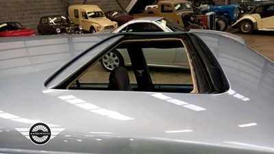 Lot 76 - 1990 VOLVO 740 GL S/R AUTO