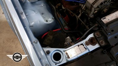 Lot 76 - 1990 VOLVO 740 GL S/R AUTO