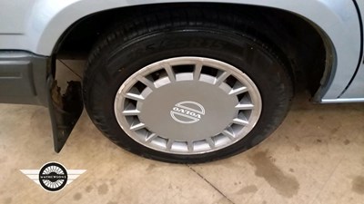 Lot 76 - 1990 VOLVO 740 GL S/R AUTO