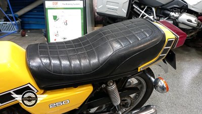 Lot 376 - 1977 YAMAHA RD250