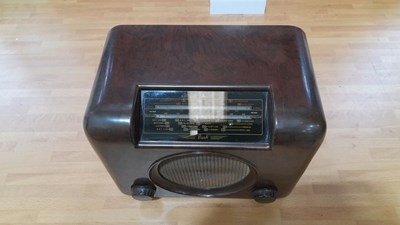Lot 5 - BUSH BAKELITE RADIO BROWN