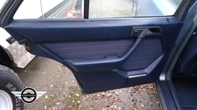 Lot 4 - 1987 MERCEDES 300 E AUTO
