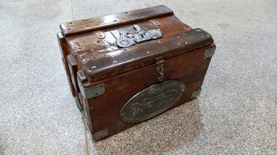 Lot 247 - NORTON BOX COFFEE TABLE