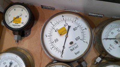 Lot 127 - BOX OF VARIOUS PRESSURE GAUGES