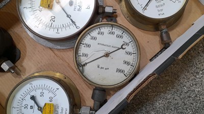 Lot 127 - BOX OF VARIOUS PRESSURE GAUGES