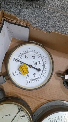 Lot 127 - BOX OF VARIOUS PRESSURE GAUGES