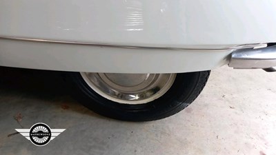 Lot 394 - 1973 CITROEN DS 20 SEMI AUTOMATIC