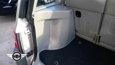 Lot 622 - 2001 LAND ROVER FREELANDER V6I ES AUTO
