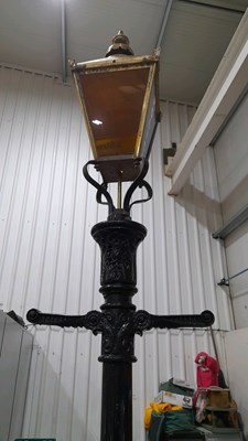 Lot 55 - VINTAGE STYLE POLICE LAMP ON CAST POLE