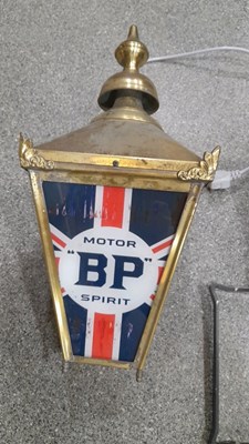 Lot 143 - VINTAGE STYLE BP MOTOR SPIRIT BRASS LAMP & WALL BRACKET 26" TALL