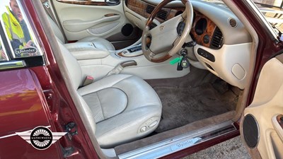 Lot 138 - 1998 DAIMLER SUPER V8 AUTO