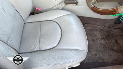 Lot 138 - 1998 DAIMLER SUPER V8 AUTO