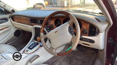 Lot 138 - 1998 DAIMLER SUPER V8 AUTO