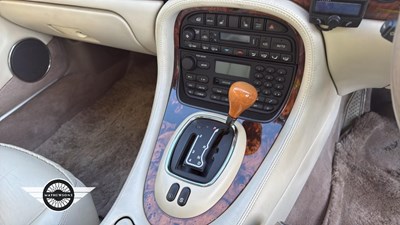 Lot 138 - 1998 DAIMLER SUPER V8 AUTO