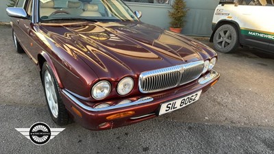 Lot 138 - 1998 DAIMLER SUPER V8 AUTO