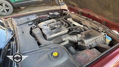 Lot 138 - 1998 DAIMLER SUPER V8 AUTO