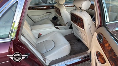 Lot 138 - 1998 DAIMLER SUPER V8 AUTO