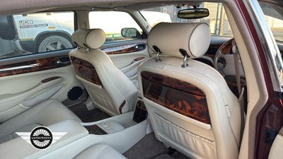 Lot 138 - 1998 DAIMLER SUPER V8 AUTO