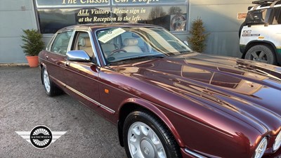 Lot 138 - 1998 DAIMLER SUPER V8 AUTO