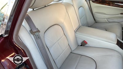 Lot 138 - 1998 DAIMLER SUPER V8 AUTO