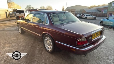 Lot 138 - 1998 DAIMLER SUPER V8 AUTO
