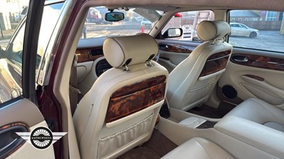 Lot 138 - 1998 DAIMLER SUPER V8 AUTO