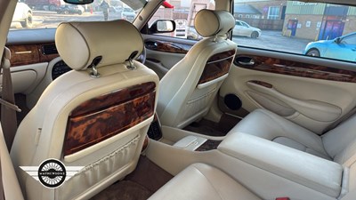 Lot 138 - 1998 DAIMLER SUPER V8 AUTO