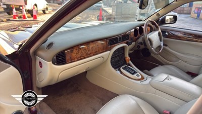 Lot 138 - 1998 DAIMLER SUPER V8 AUTO