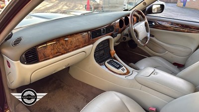 Lot 138 - 1998 DAIMLER SUPER V8 AUTO