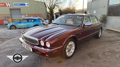 Lot 138 - 1998 DAIMLER SUPER V8 AUTO