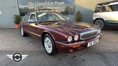 Lot 138 - 1998 DAIMLER SUPER V8 AUTO