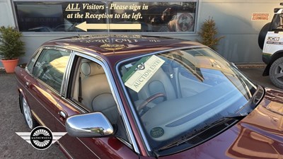 Lot 138 - 1998 DAIMLER SUPER V8 AUTO