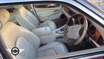 Lot 138 - 1998 DAIMLER SUPER V8 AUTO