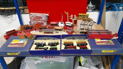 Lot 373 - HORNBY O GAUGE CLOCKWORK TRAIN SET