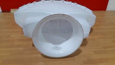 Lot 37 - SHELL DIESOLINE GLASS GLOBE