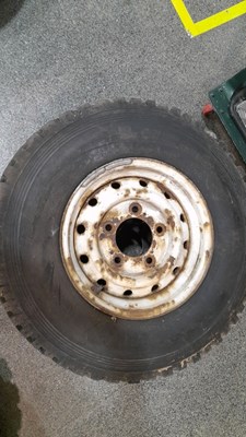 Lot 243 - 5 X LAND ROVER WOLF WHEELS & TYRES 7.50 R 16C