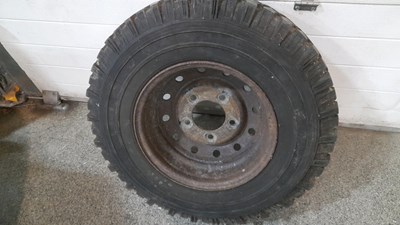 Lot 243 - 5 X LAND ROVER WOLF WHEELS & TYRES 7.50 R 16C