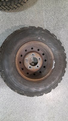 Lot 243 - 5 X LAND ROVER WOLF WHEELS & TYRES 7.50 R 16C