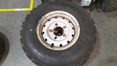 Lot 243 - 5 X LAND ROVER WOLF WHEELS & TYRES 7.50 R 16C