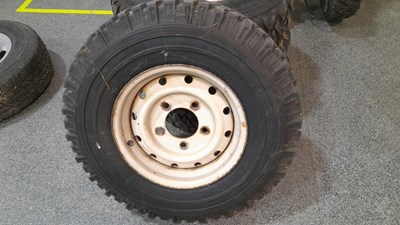 Lot 243 - 5 X LAND ROVER WOLF WHEELS & TYRES 7.50 R 16C