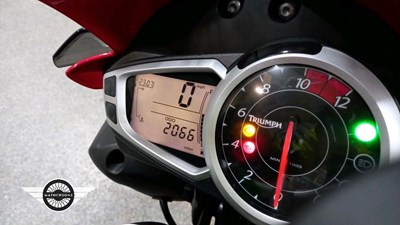 Lot 26 - 2011 TRIUMPH SPEED TRIPLE 1050