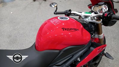 Lot 26 - 2011 TRIUMPH SPEED TRIPLE 1050