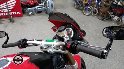 Lot 26 - 2011 TRIUMPH SPEED TRIPLE 1050